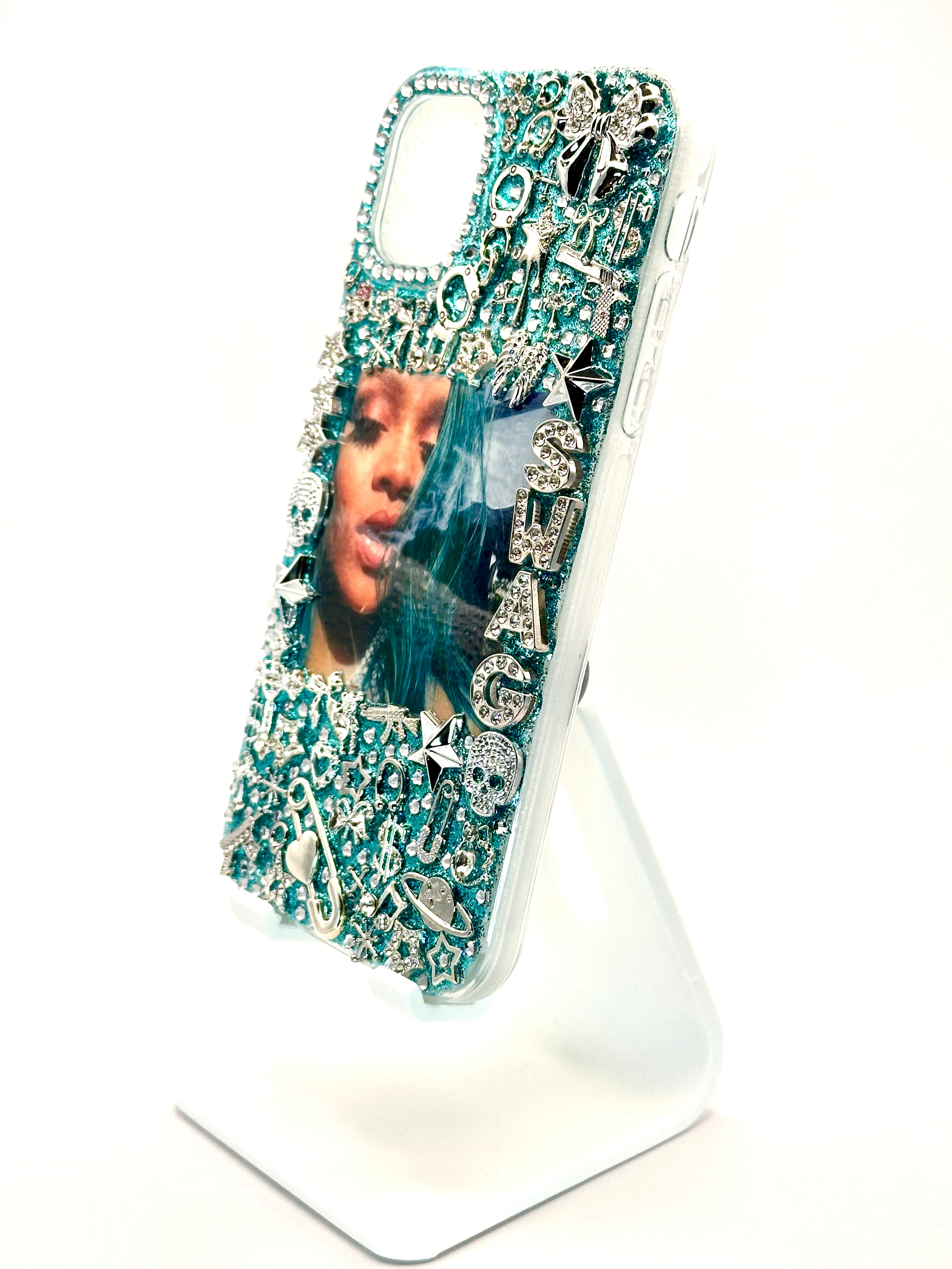 Coque iPhone 11 unique - Rihanna💚