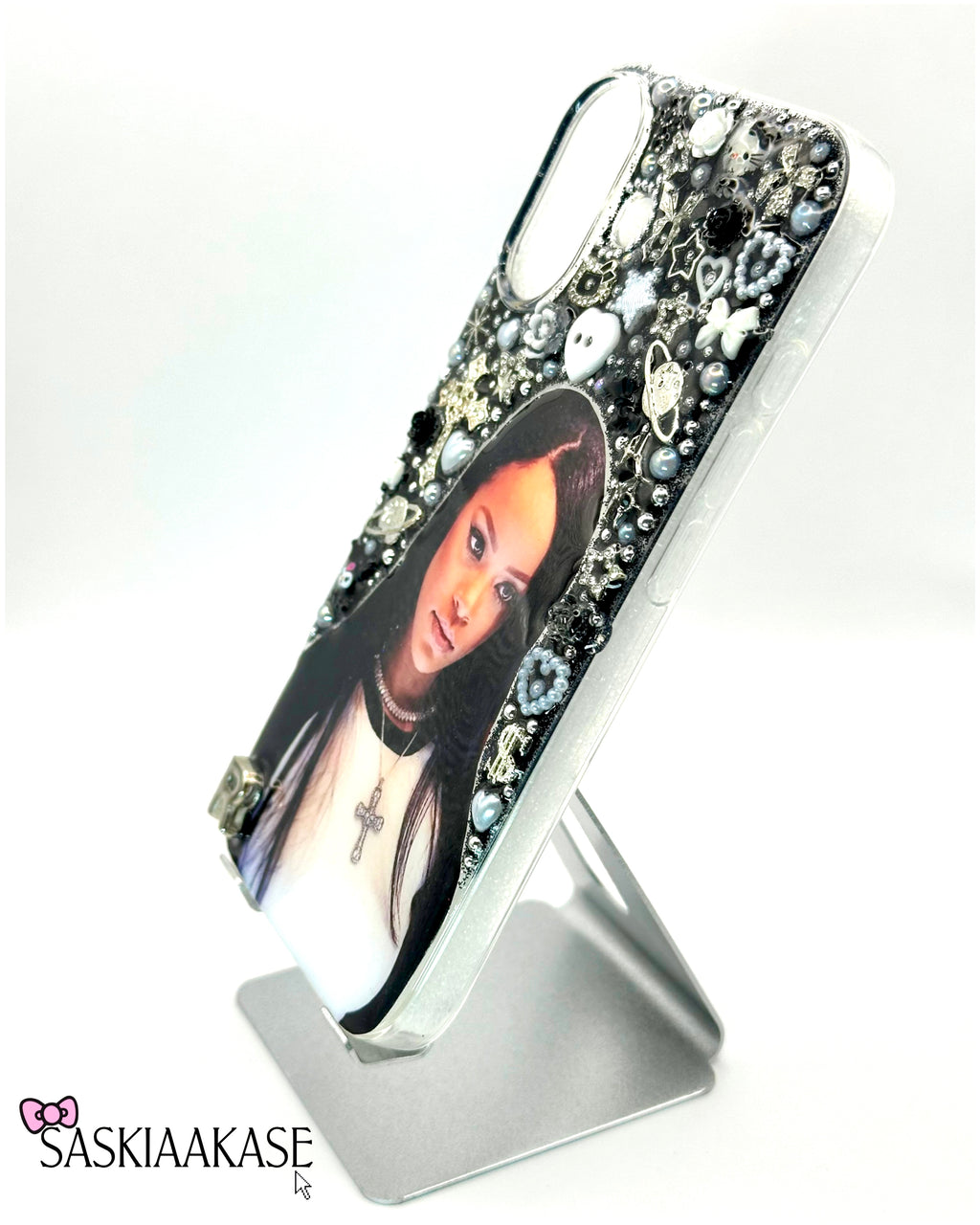 Unique iPhone 17 case - Rihanna🖤