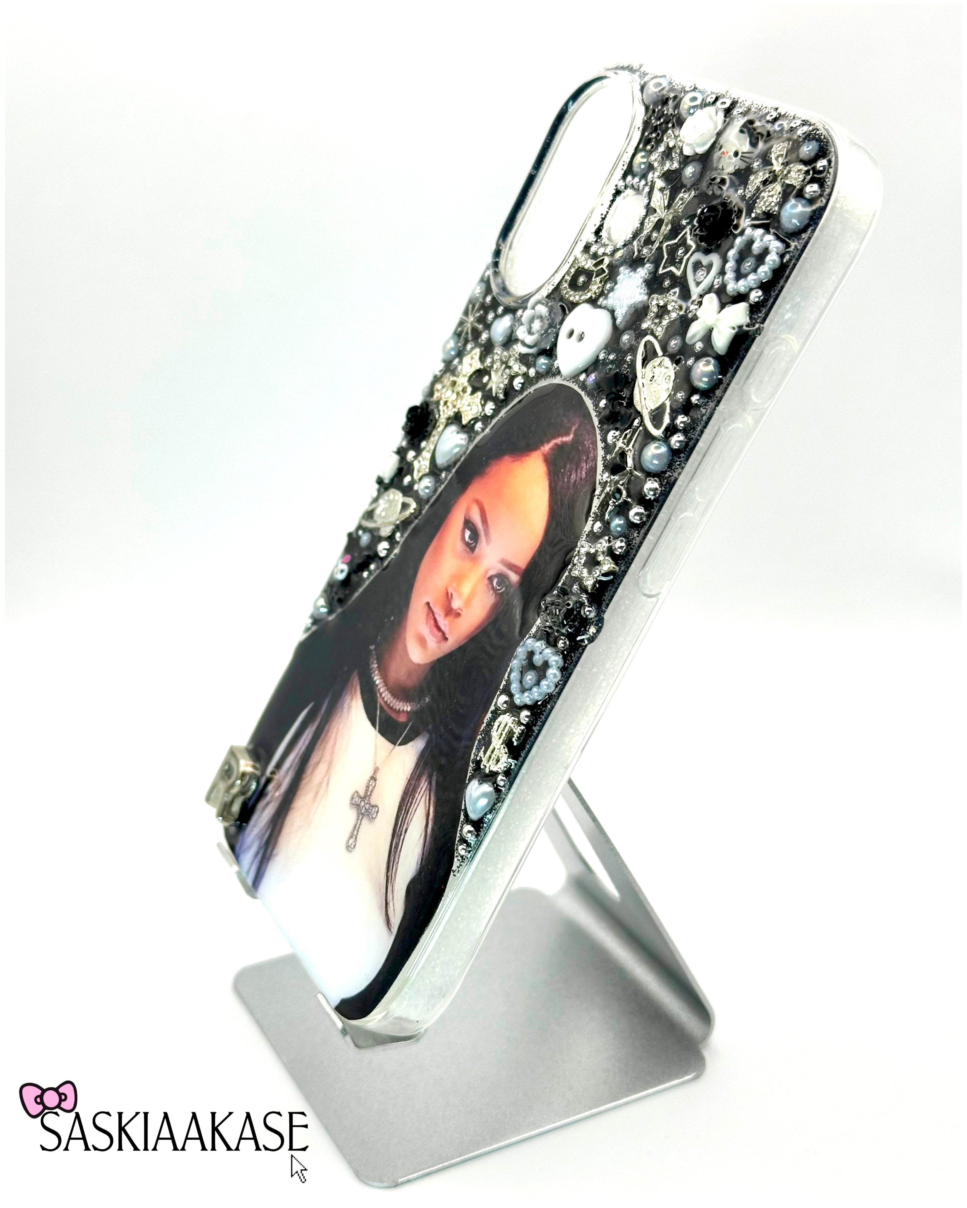 Unique iPhone 17 case - Rihanna🖤