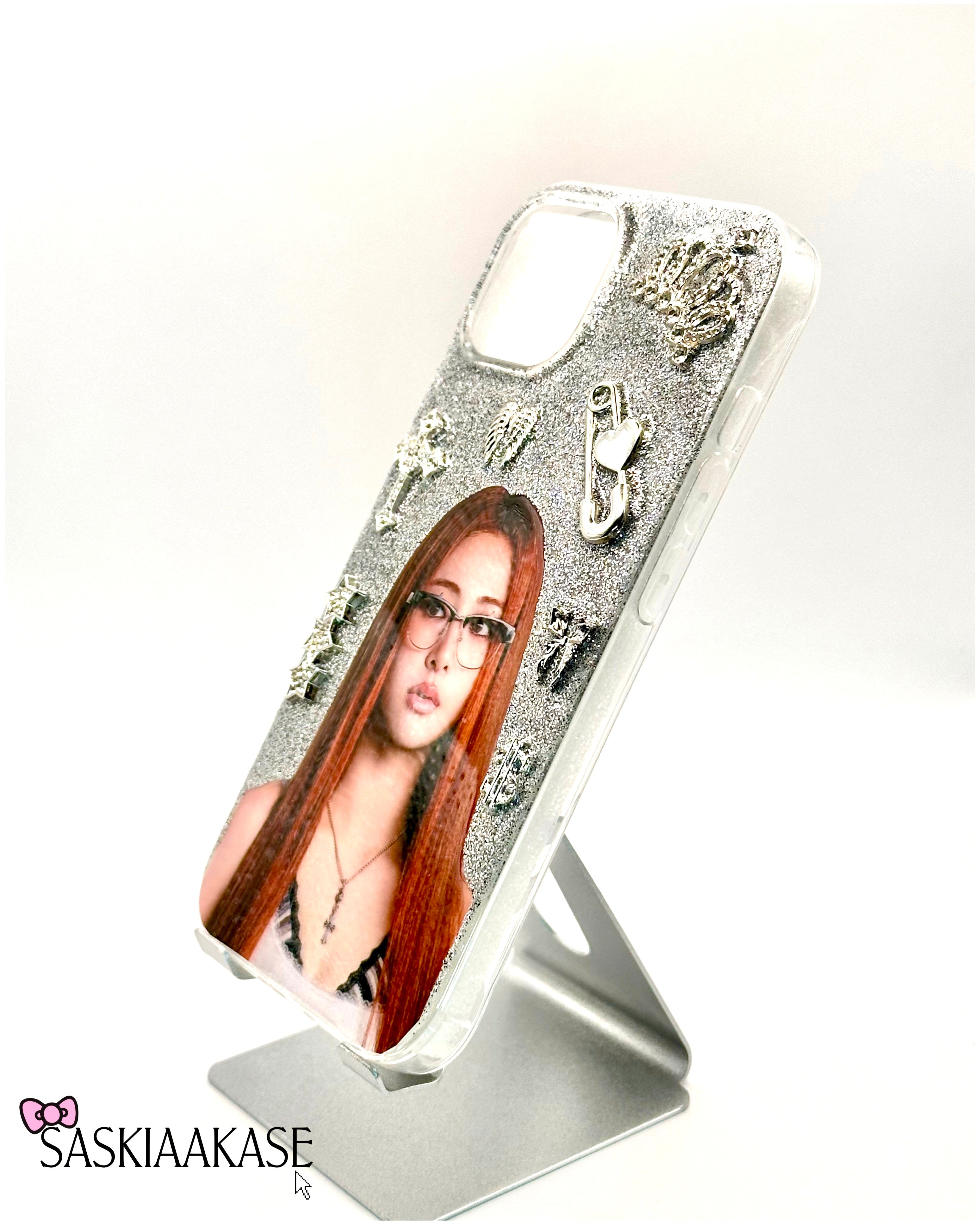 Unique iPhone 15 case - Yunjin from LE SSERAFIM🩶