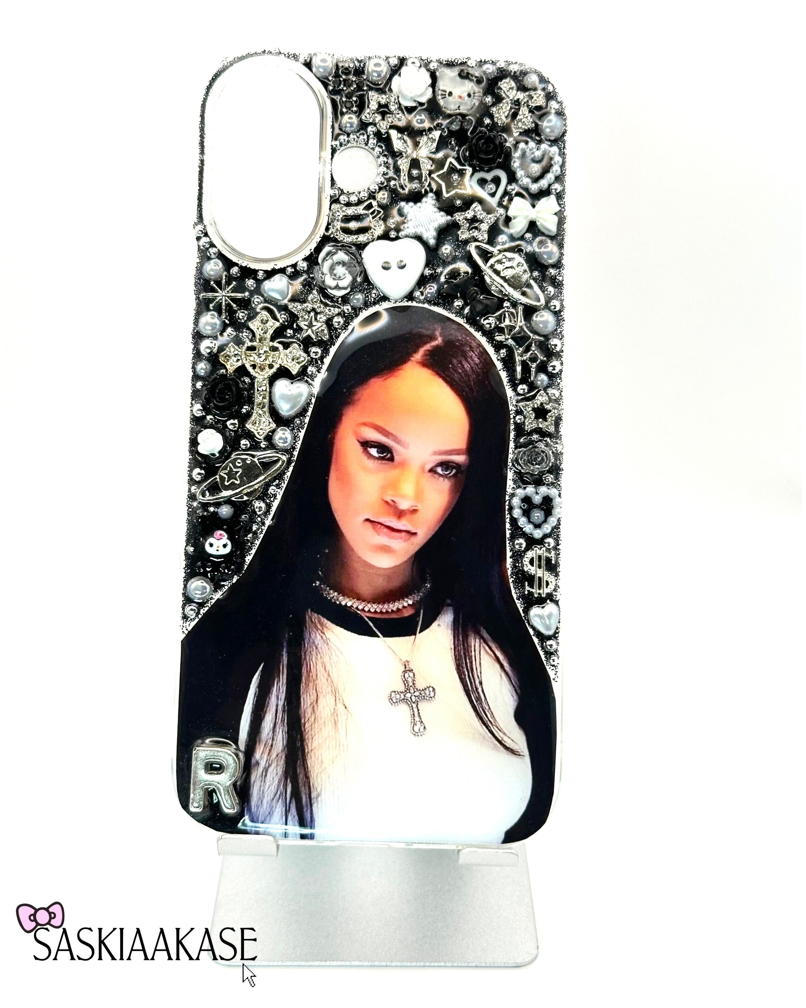 Unique iPhone 17 case - Rihanna🖤