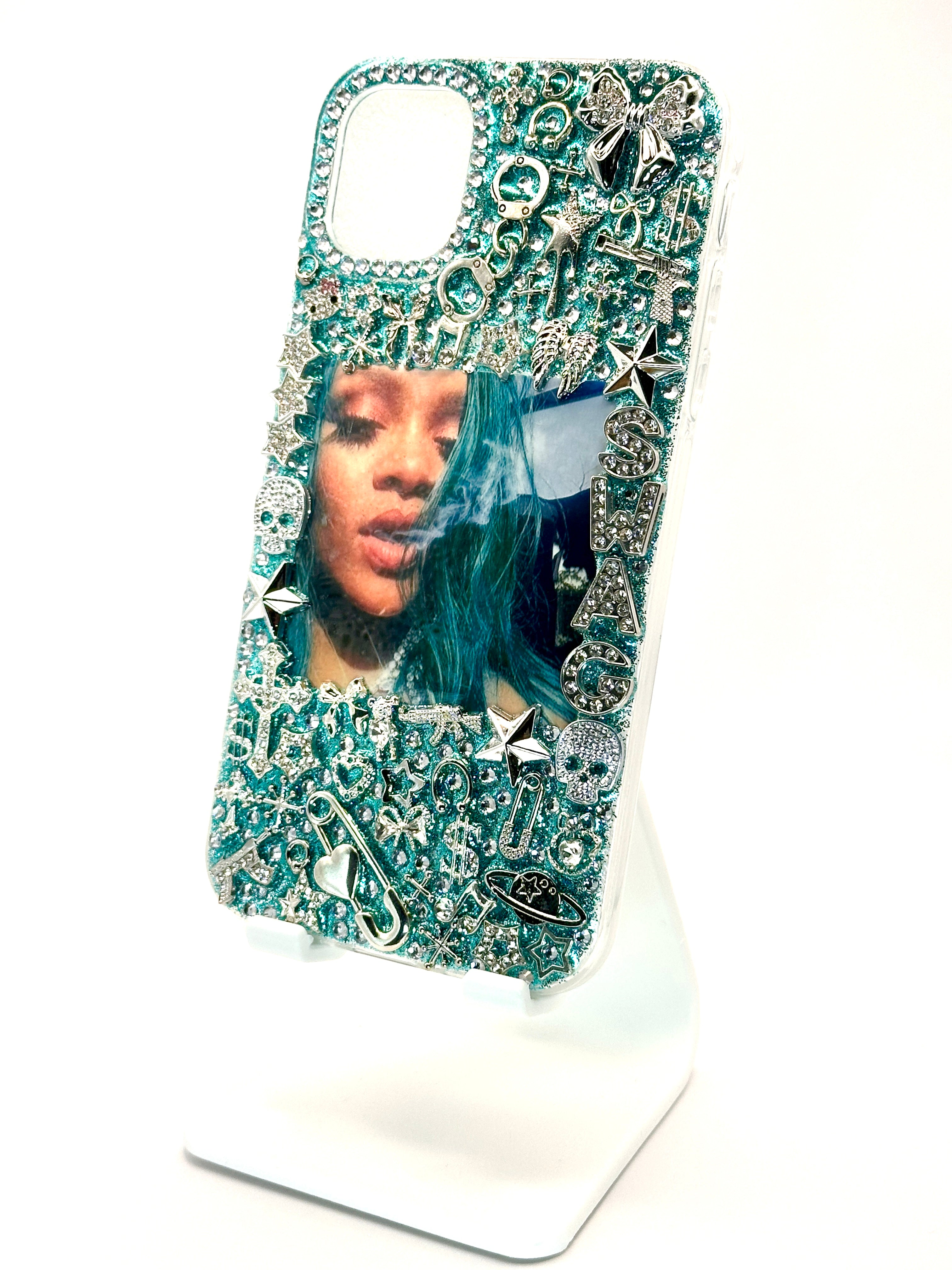 Coque iPhone 11 unique - Rihanna💚