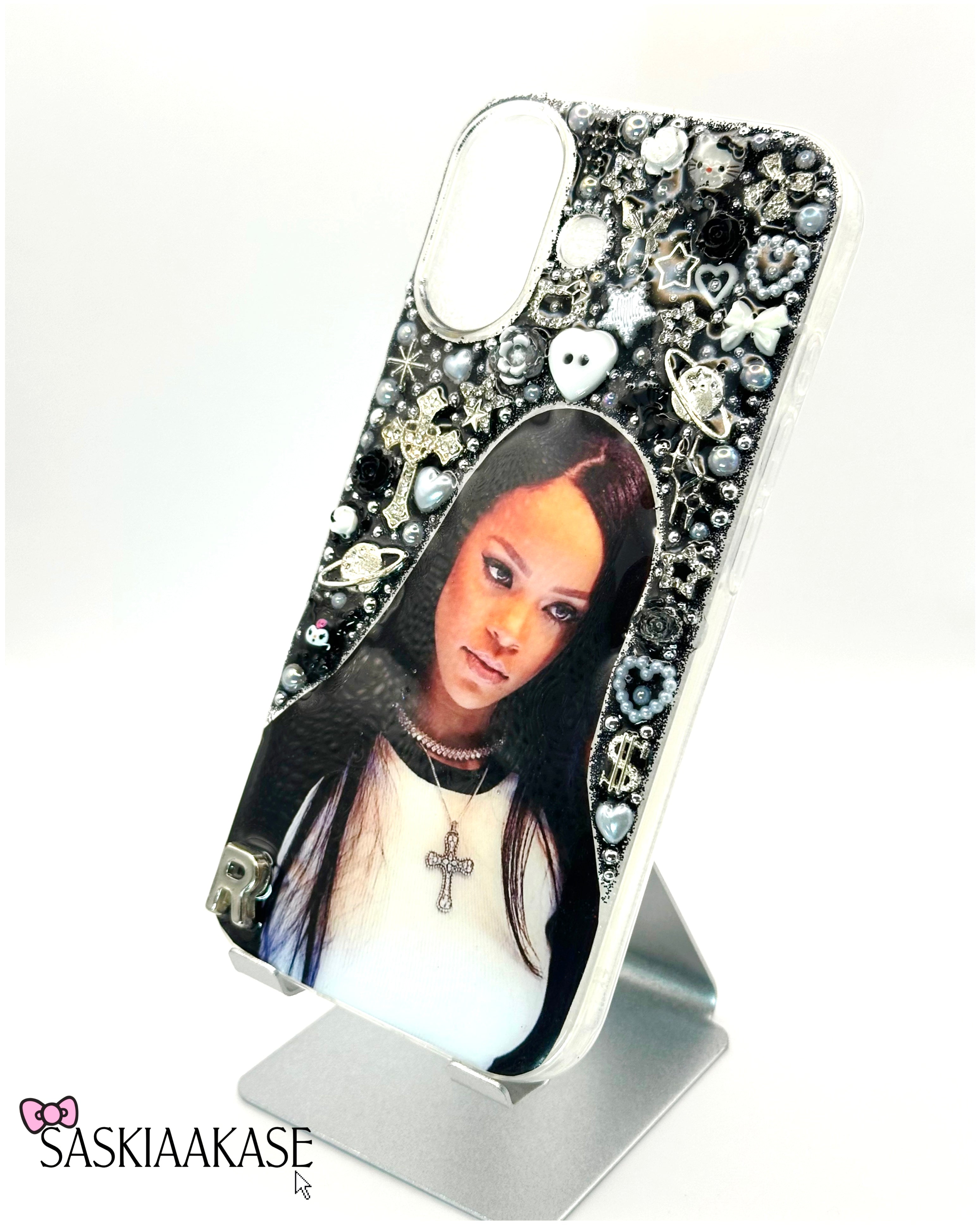 Unique iPhone 17 case - Rihanna🖤